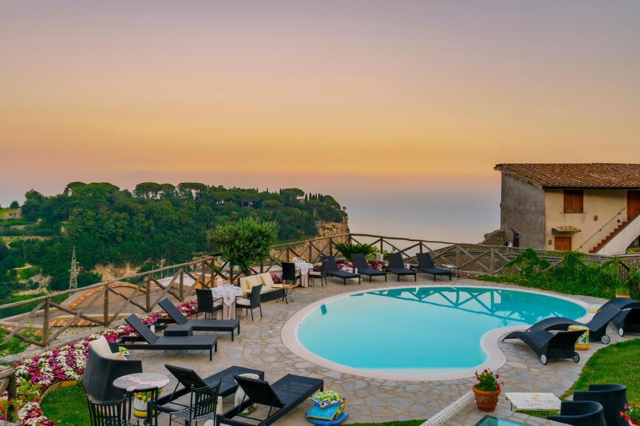 Palazzo Pascal Hotel Скала Екстериор снимка