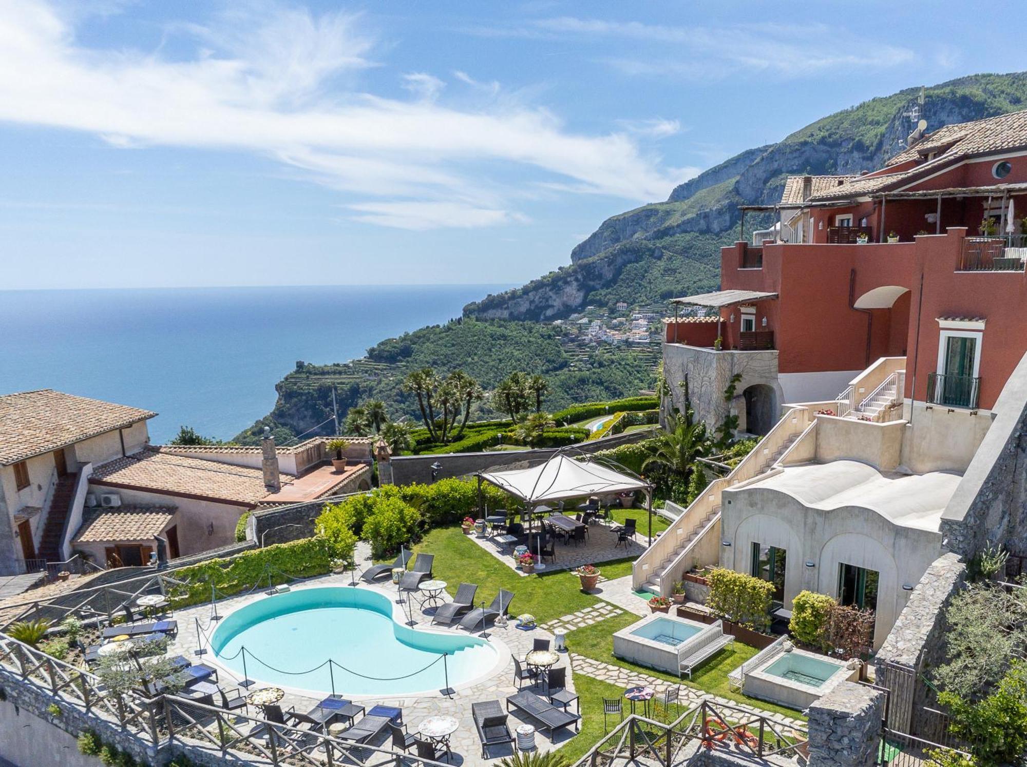Palazzo Pascal Hotel Скала Екстериор снимка