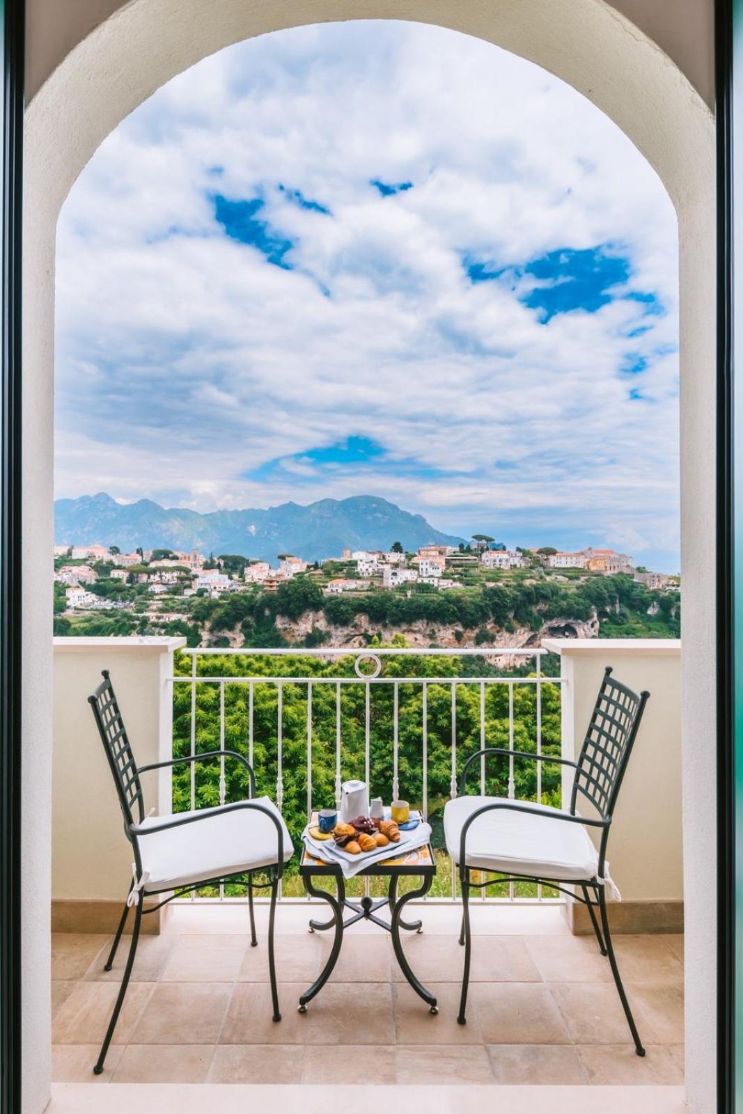 Palazzo Pascal Hotel Скала Екстериор снимка