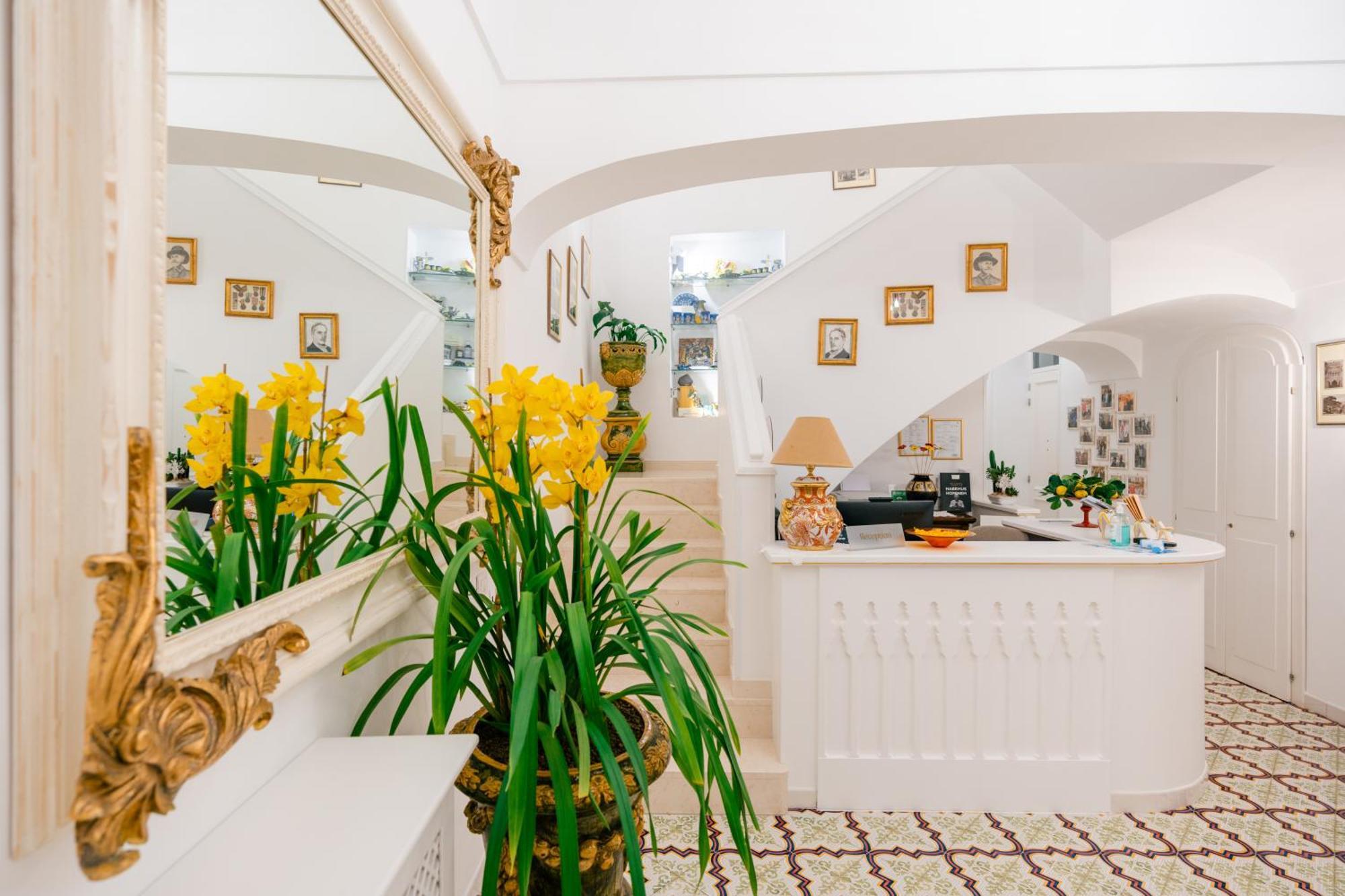 Palazzo Pascal Hotel Скала Екстериор снимка