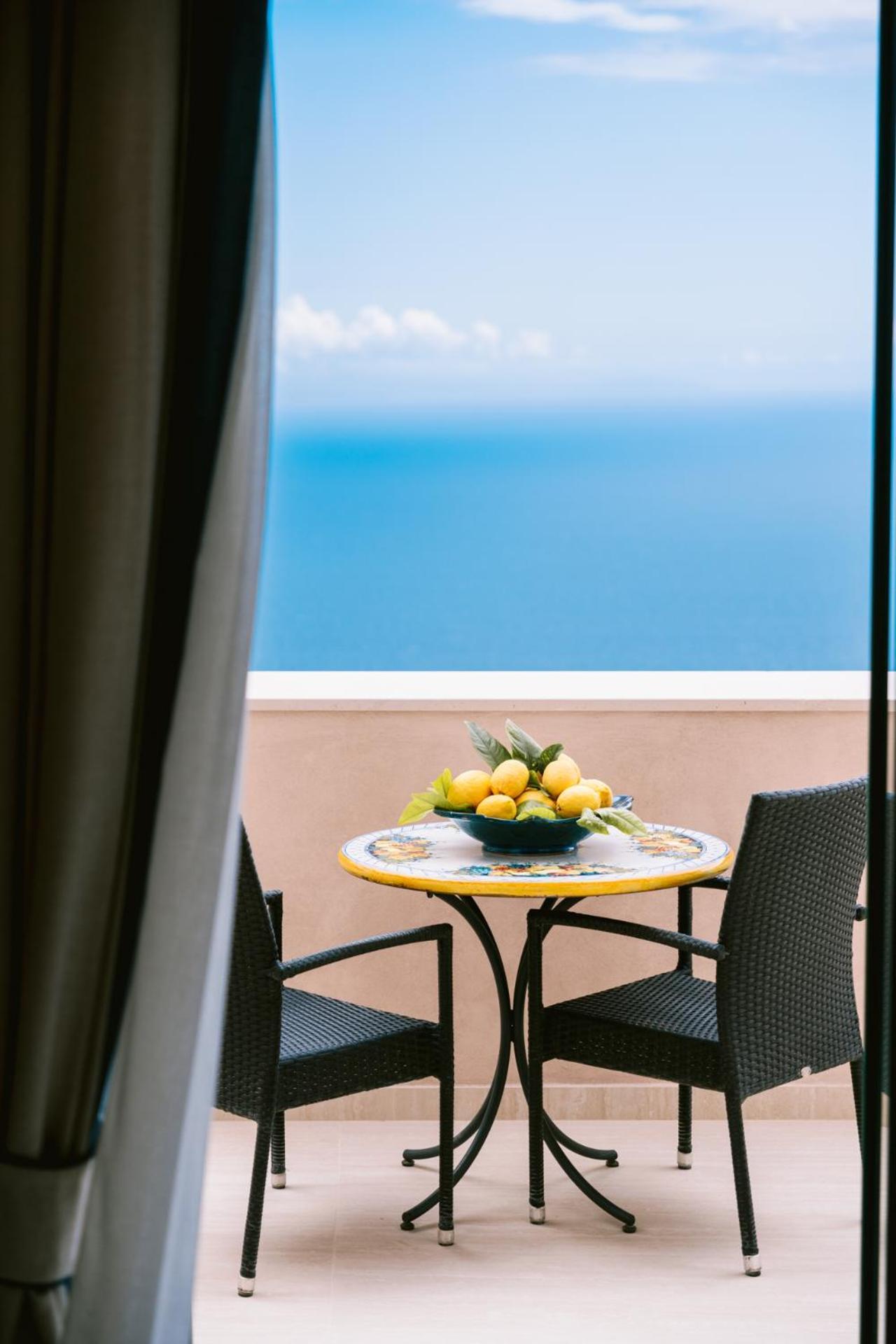 Palazzo Pascal Hotel Скала Екстериор снимка